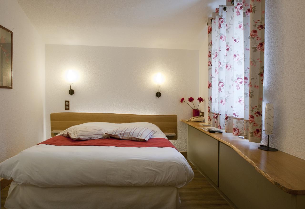 Logis Le Cheval Rouge Hotel Sainte-Menehould Szoba fotó