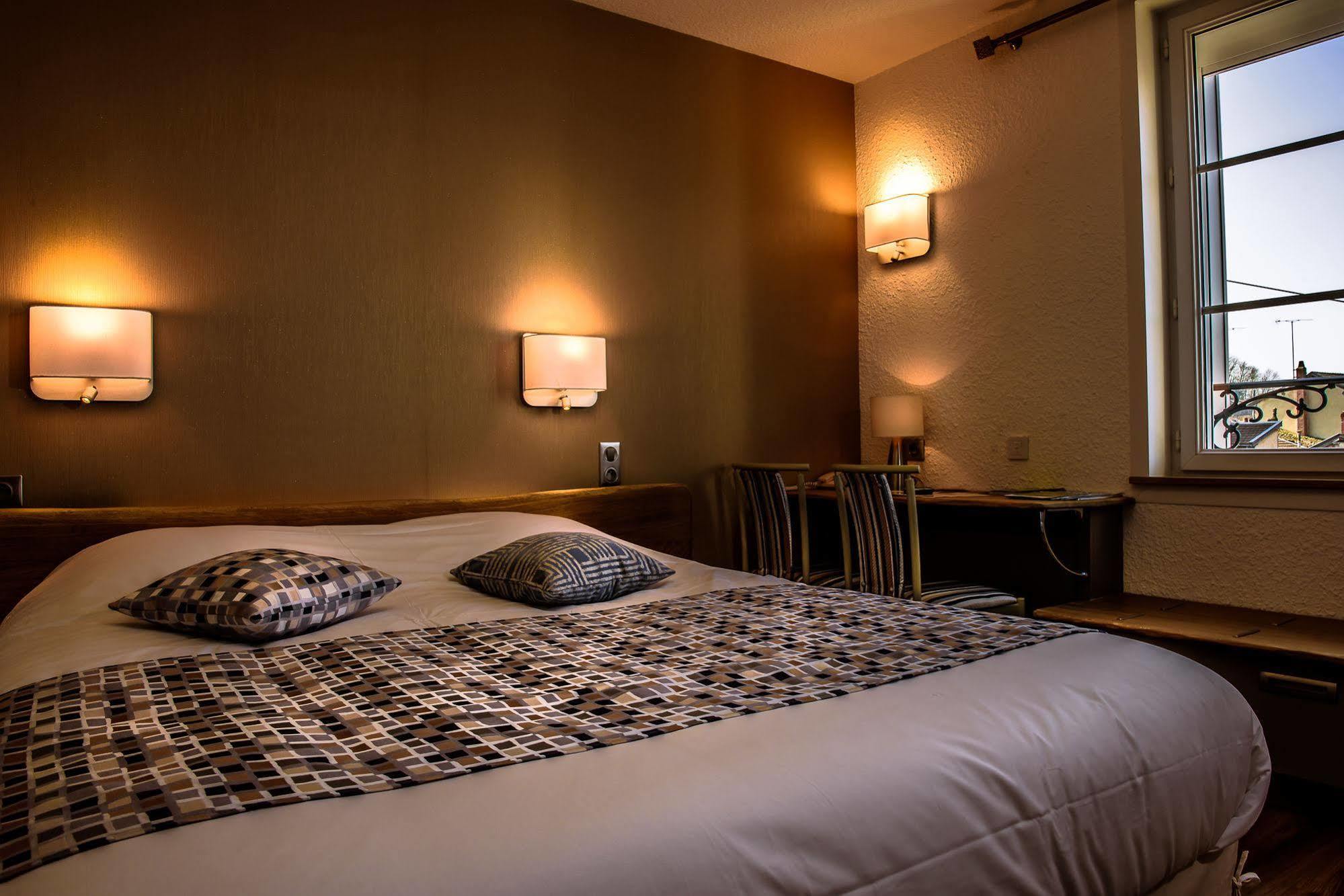 Logis Le Cheval Rouge Hotel Sainte-Menehould Kültér fotó