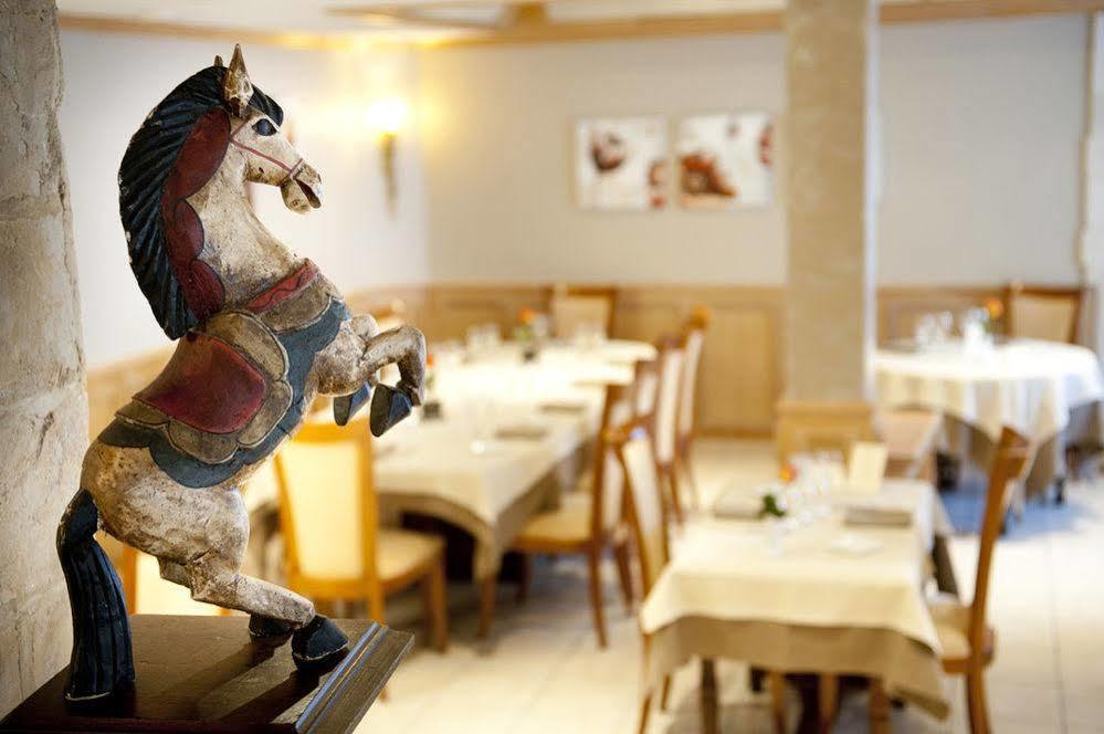 Logis Le Cheval Rouge Hotel Sainte-Menehould Kültér fotó